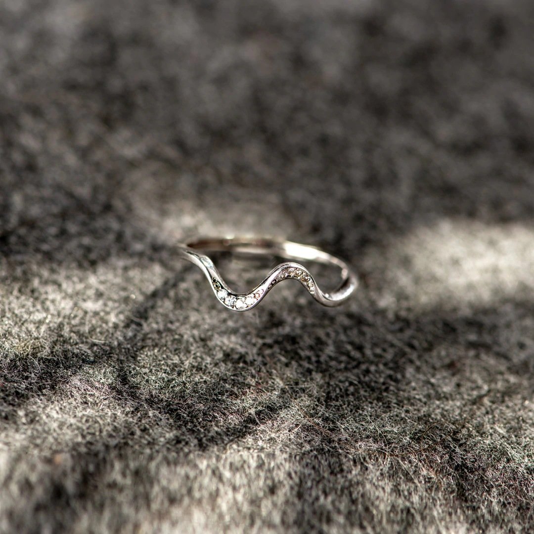 Water Wave Silver Ring in Fashion Design - 